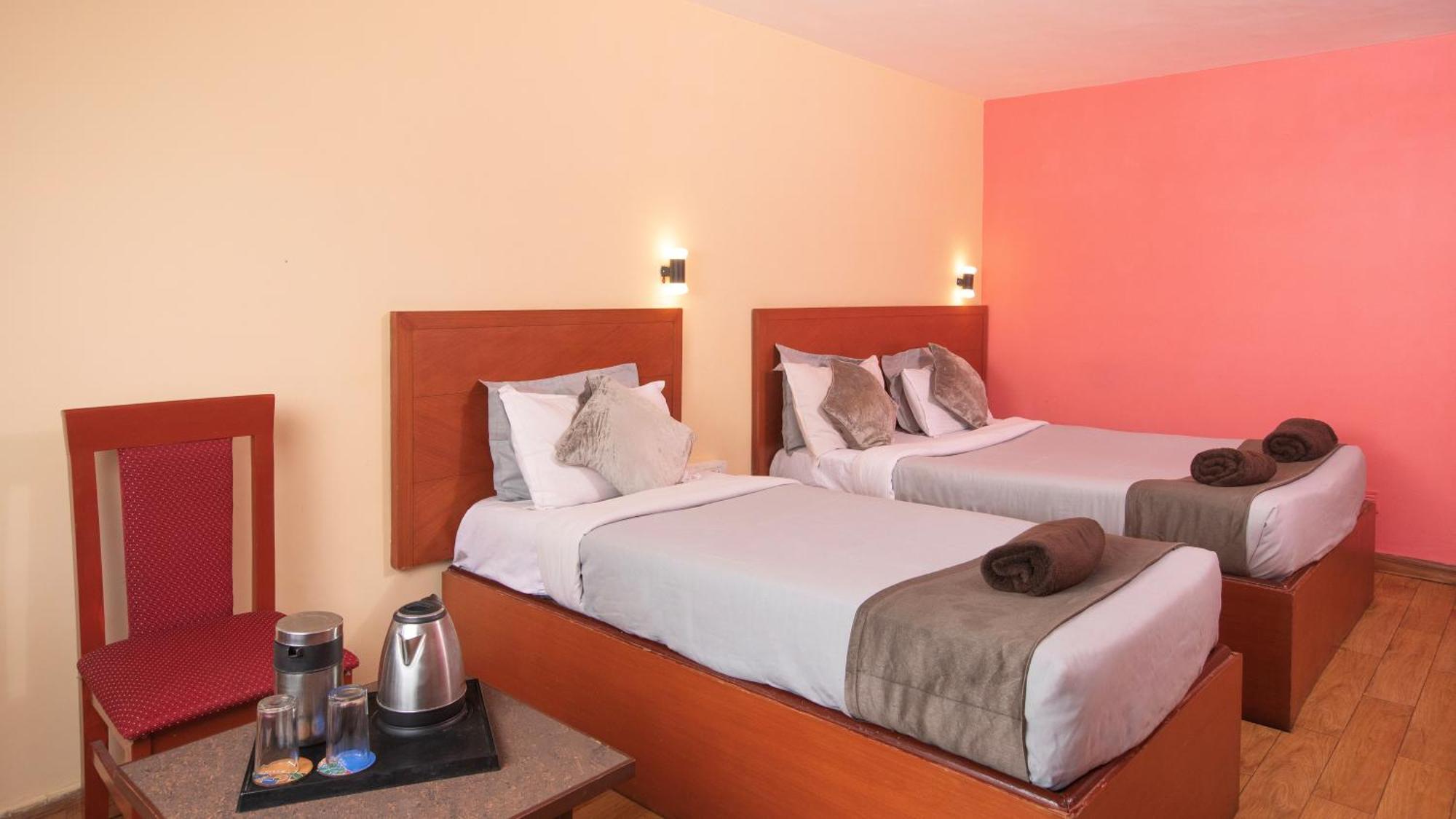 Devi Enterprises - Hotel Khems Ooty Eksteriør billede