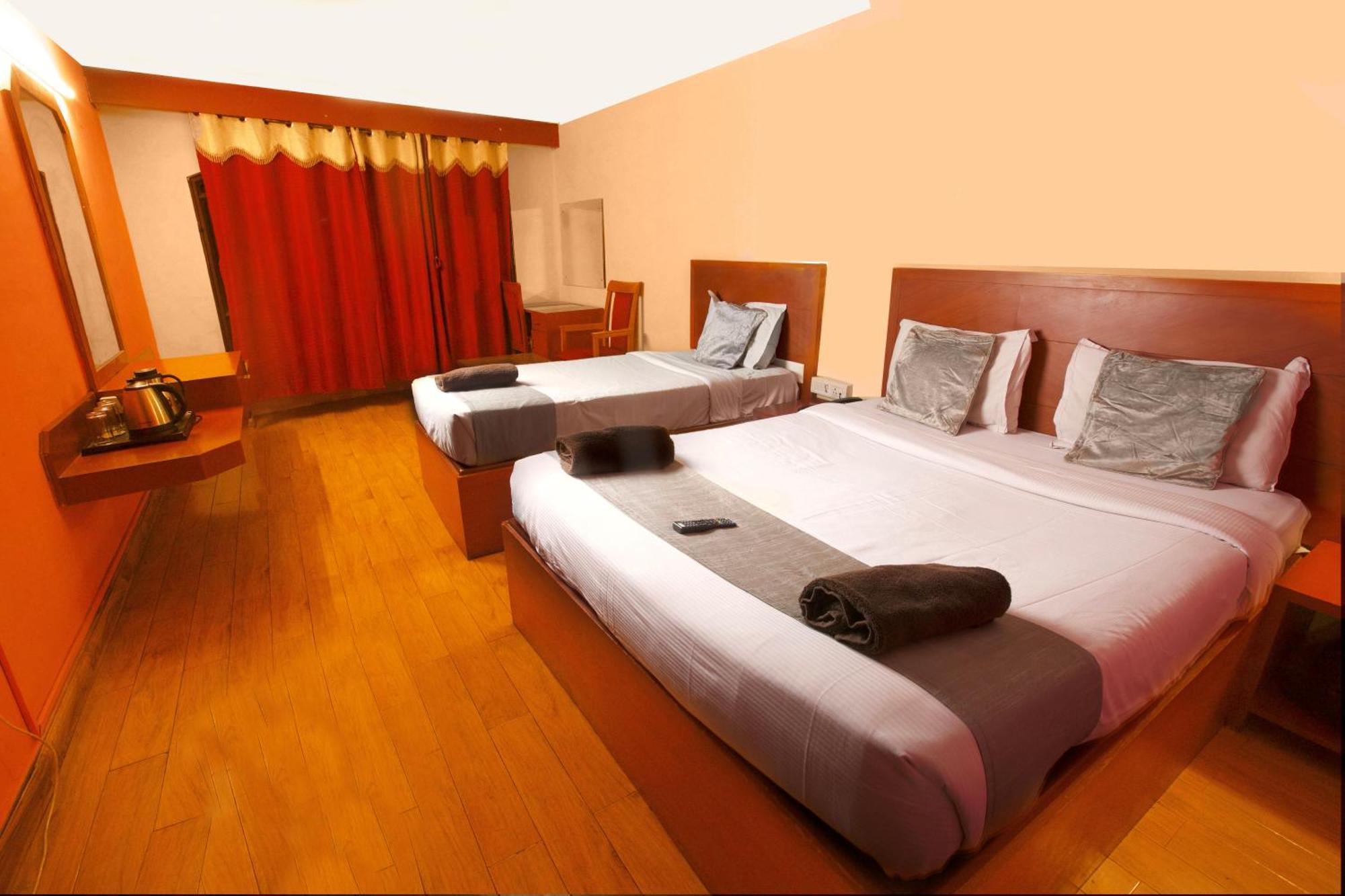 Devi Enterprises - Hotel Khems Ooty Eksteriør billede