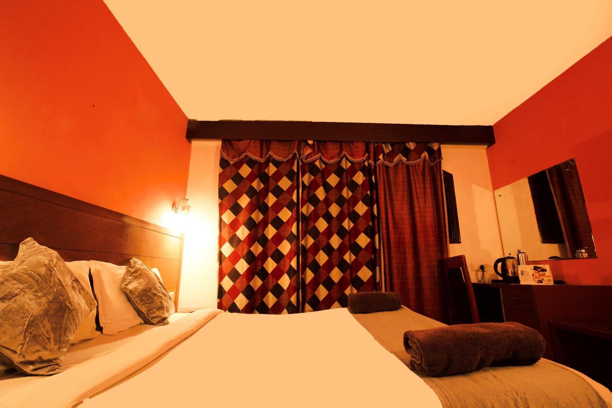 Devi Enterprises - Hotel Khems Ooty Eksteriør billede