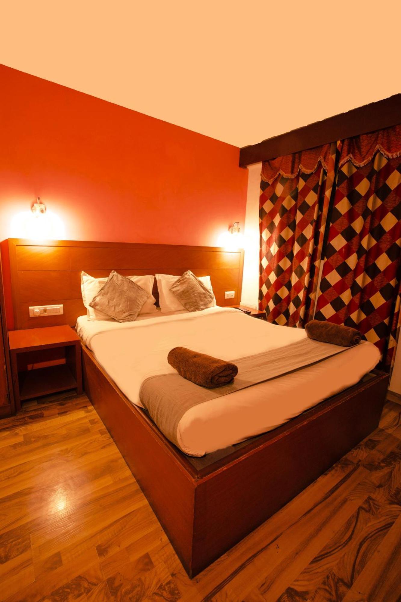 Devi Enterprises - Hotel Khems Ooty Eksteriør billede