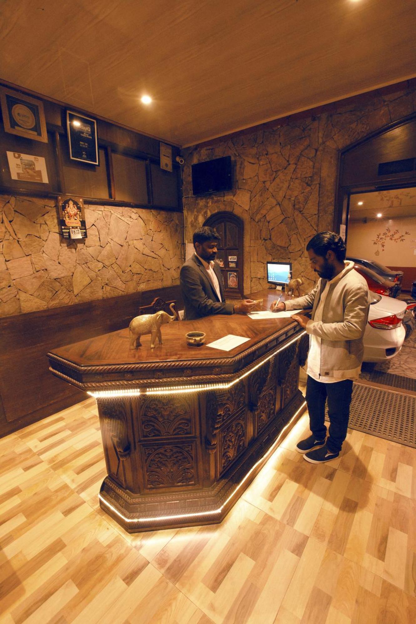 Devi Enterprises - Hotel Khems Ooty Eksteriør billede