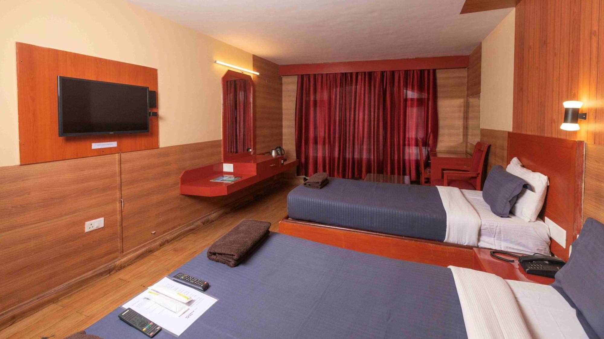 Devi Enterprises - Hotel Khems Ooty Eksteriør billede
