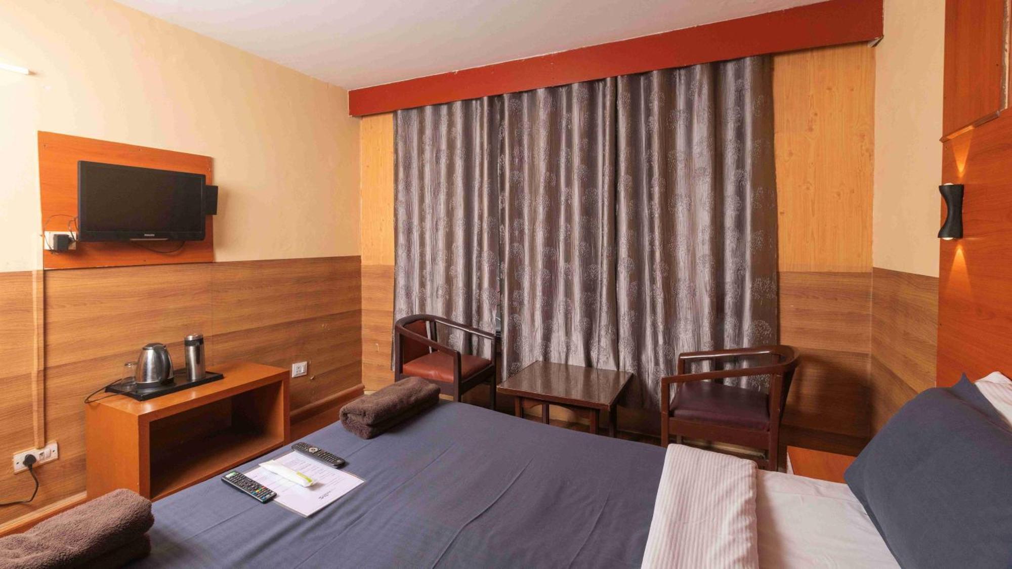 Devi Enterprises - Hotel Khems Ooty Eksteriør billede